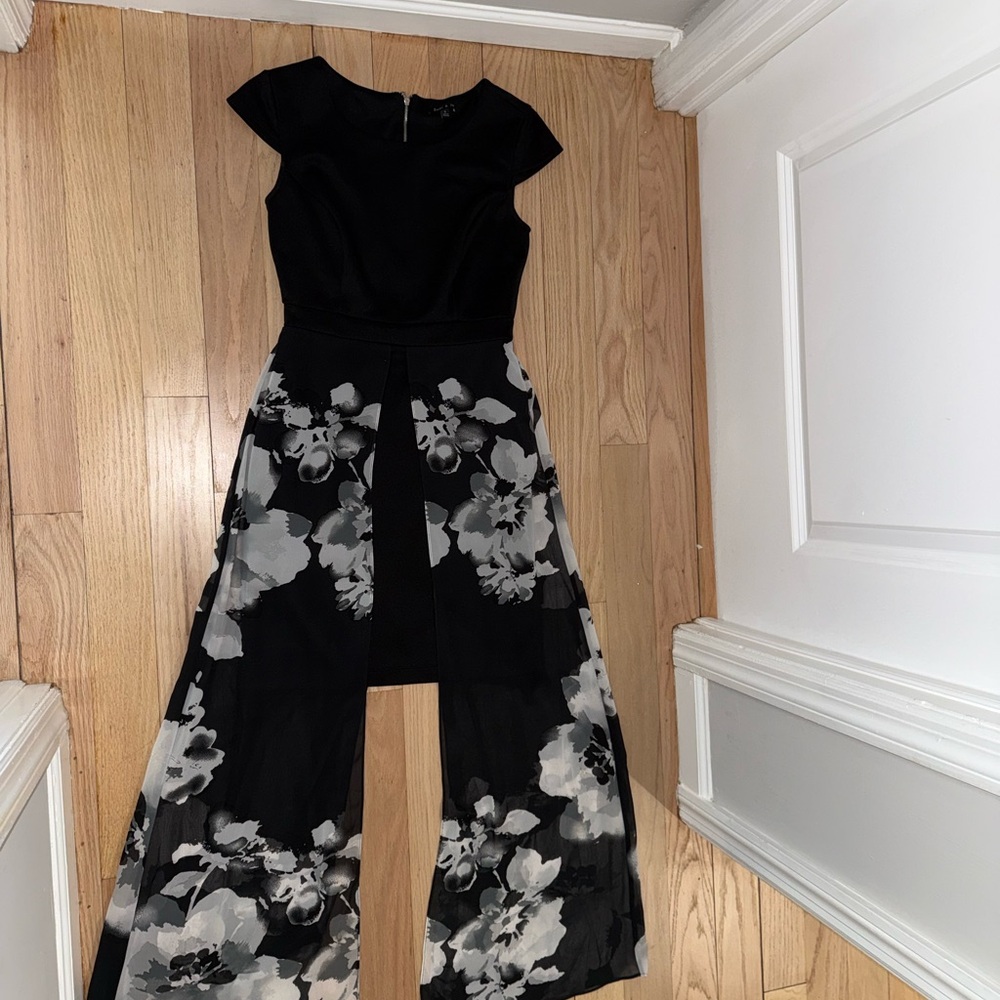 Chic Black and Gray Floral Maxi Dress